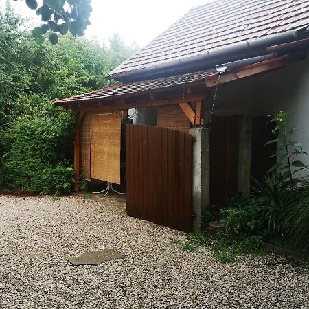 Kuti Vendeghaz Hotel Bakonykuti Bagian luar foto