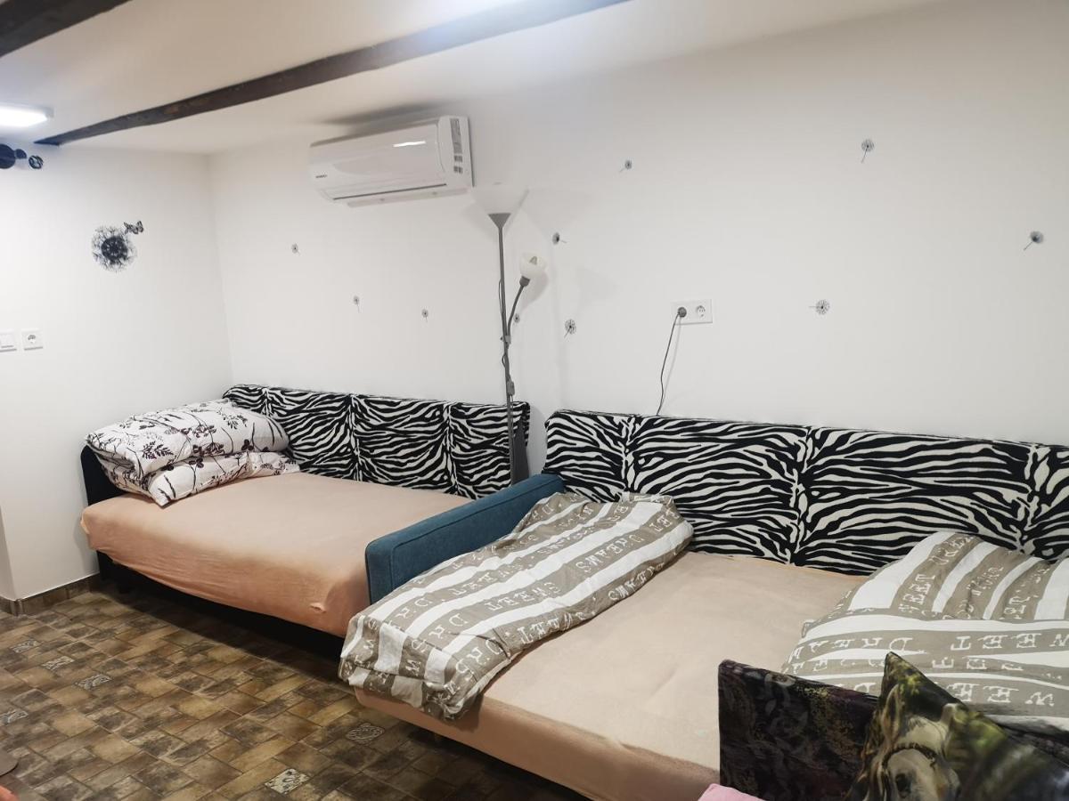 Kuti Vendeghaz Hotel Bakonykuti Bagian luar foto