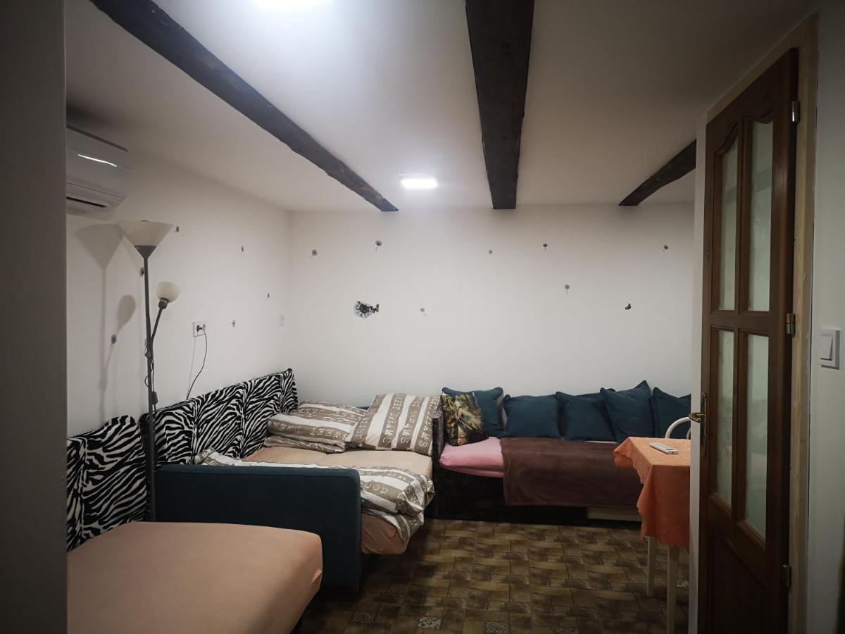 Kuti Vendeghaz Hotel Bakonykuti Bagian luar foto