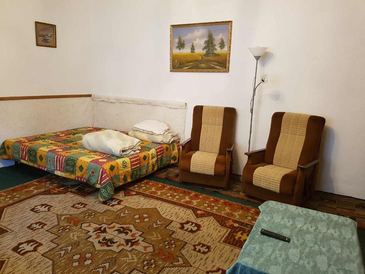 Kuti Vendeghaz Hotel Bakonykuti Bagian luar foto