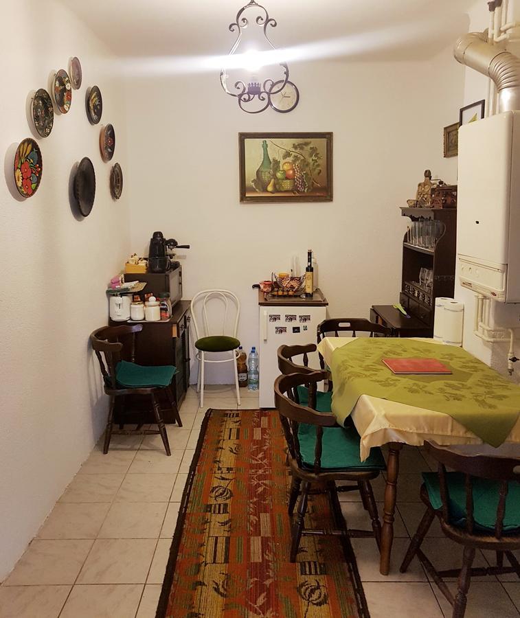 Kuti Vendeghaz Hotel Bakonykuti Bagian luar foto