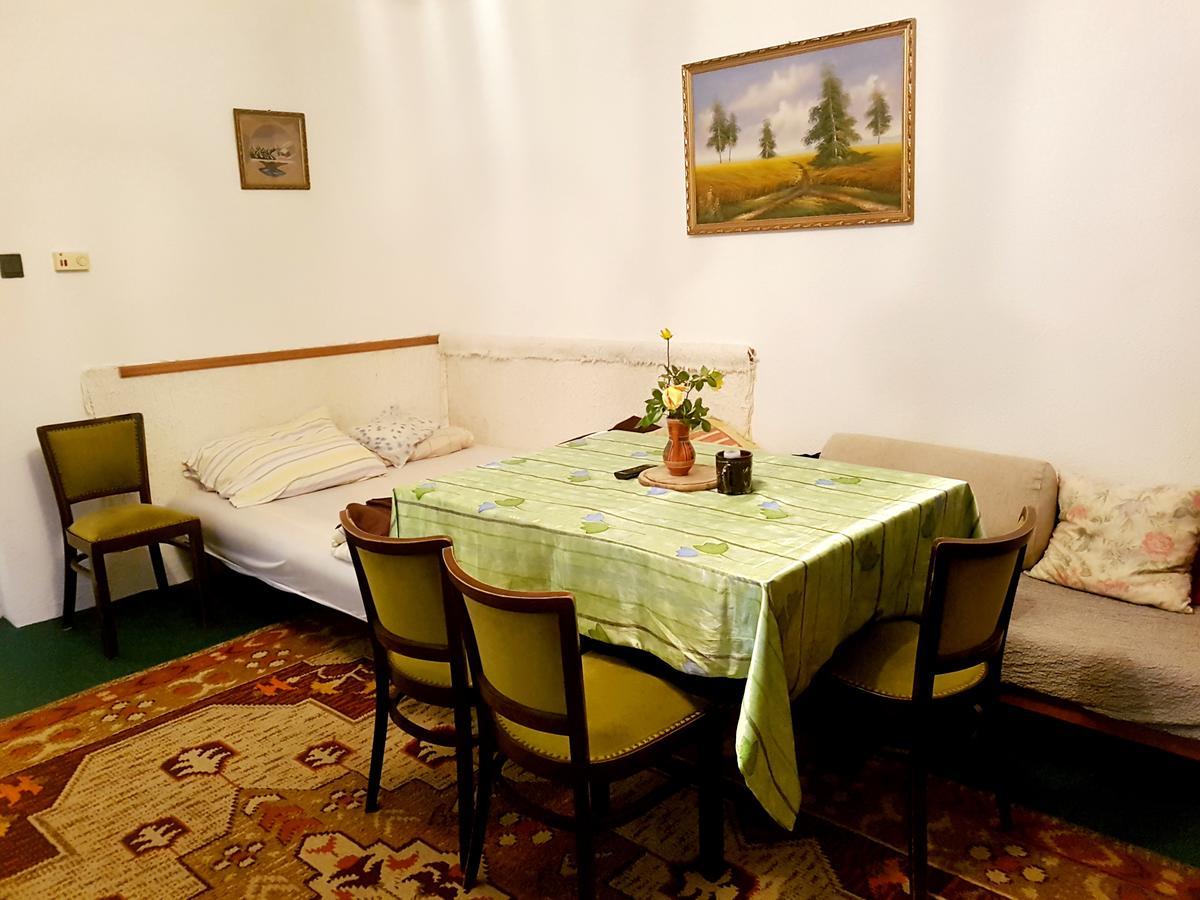 Kuti Vendeghaz Hotel Bakonykuti Bagian luar foto