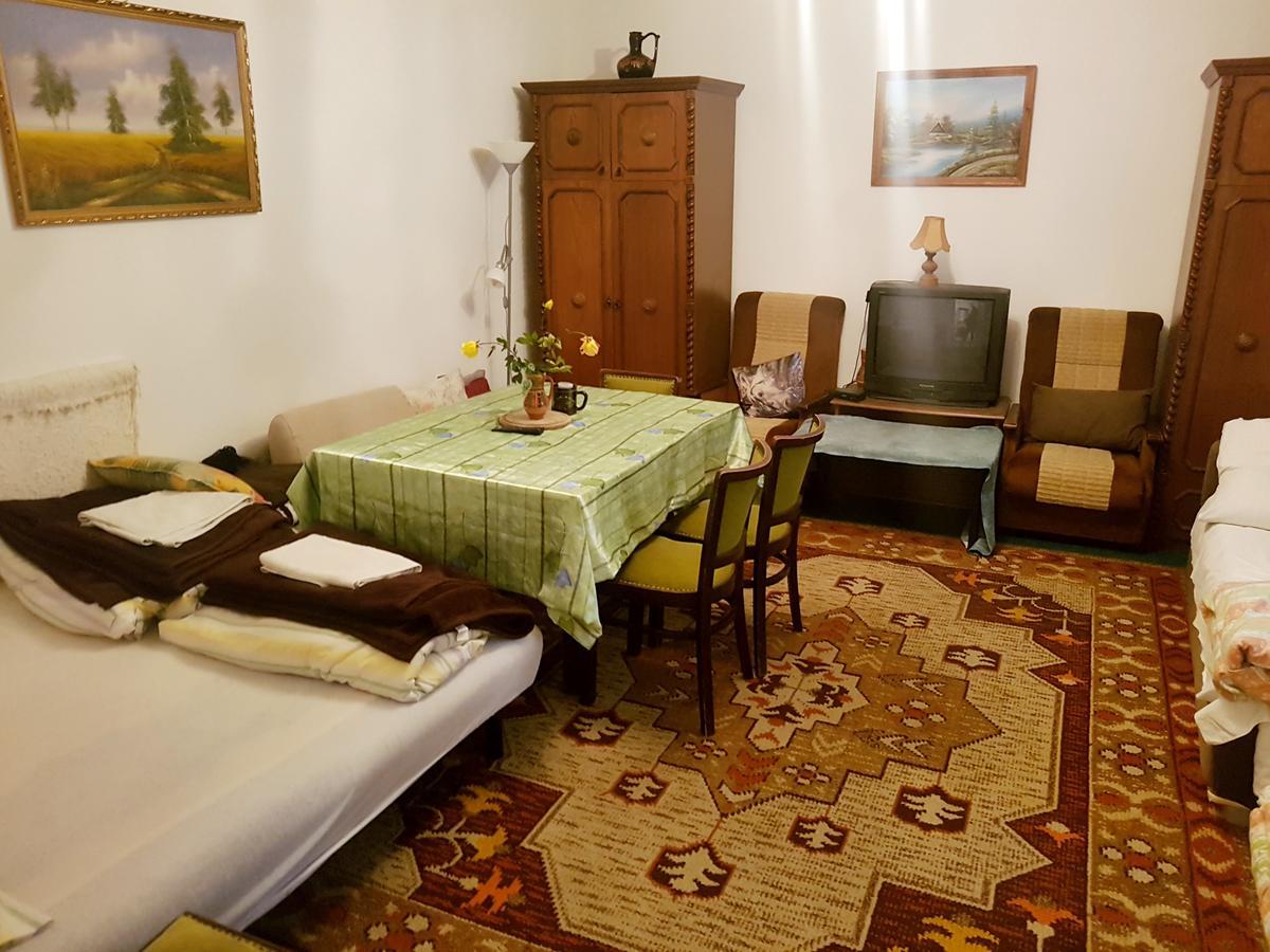 Kuti Vendeghaz Hotel Bakonykuti Bagian luar foto