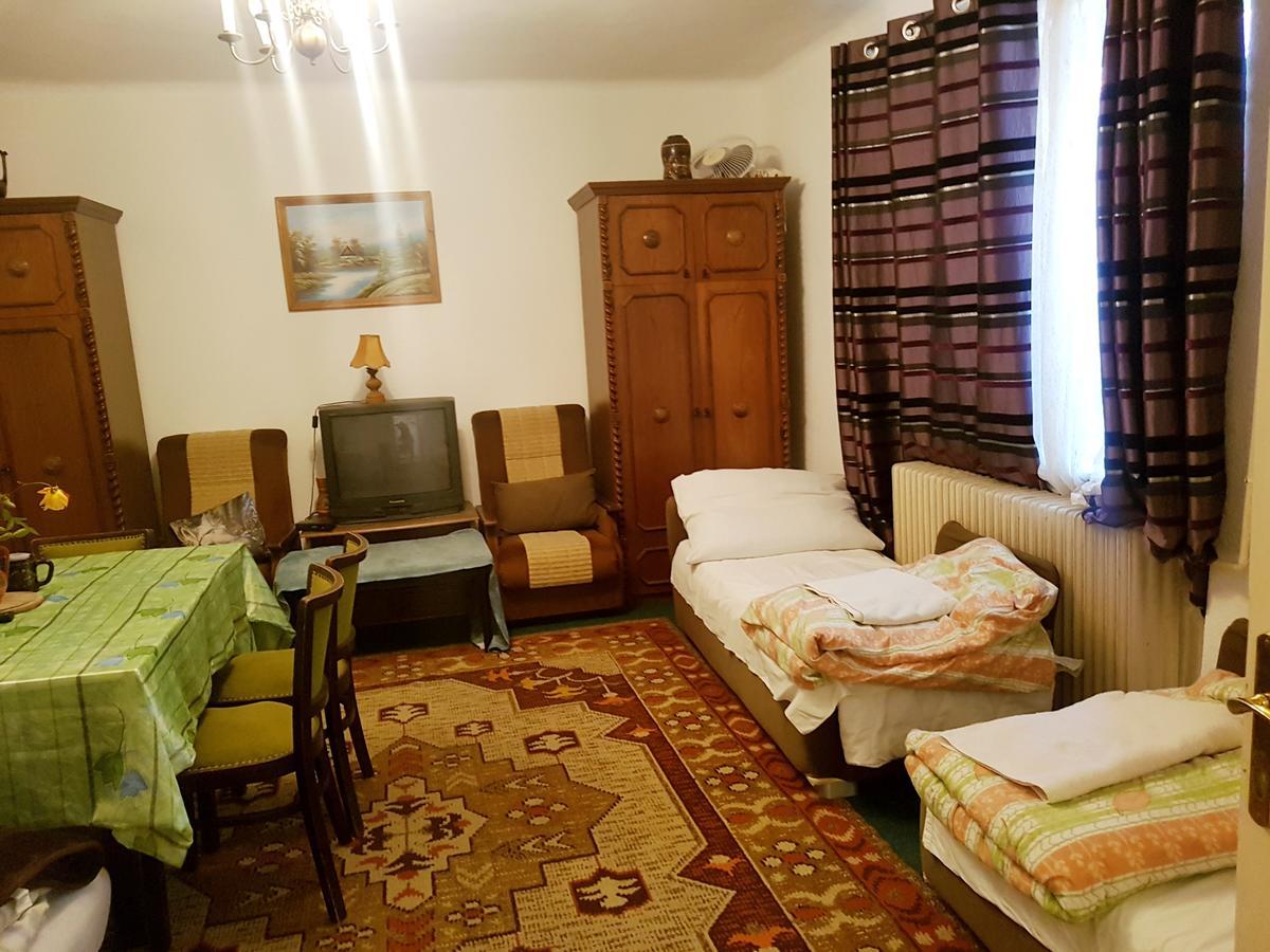 Kuti Vendeghaz Hotel Bakonykuti Bagian luar foto