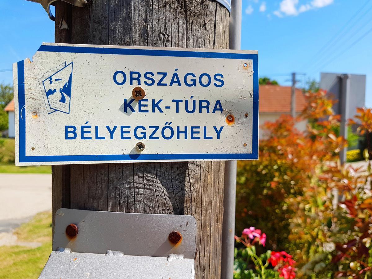 Kuti Vendeghaz Hotel Bakonykuti Bagian luar foto